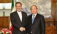 フック副首相、イラン訪問を終えた